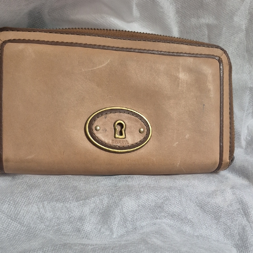 Fossil Brown Leather Wallet with Keyhole Accent